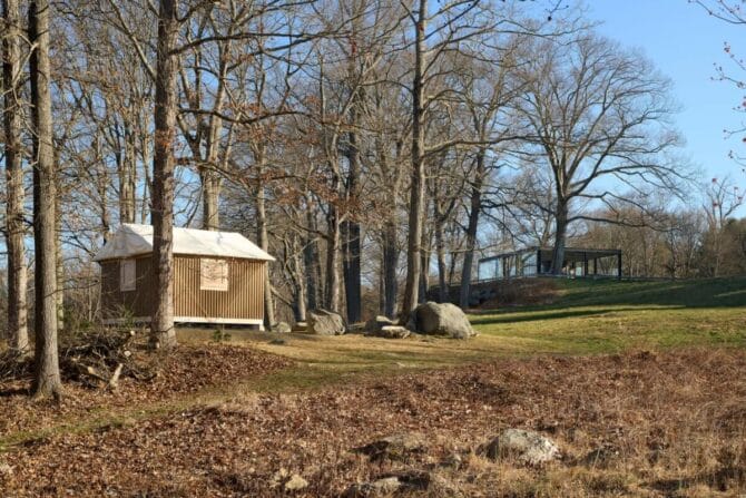 Shigeru Ban, Philip Johnson’ın Cam Evinin Yanına Kağıttan Ev Kurdu…