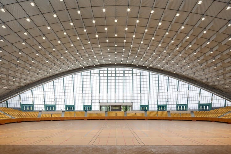 Olimpiyatlar Öncesinde Paris’teki 1970’lerden Kalma Spor Tesisini Yenileniyor