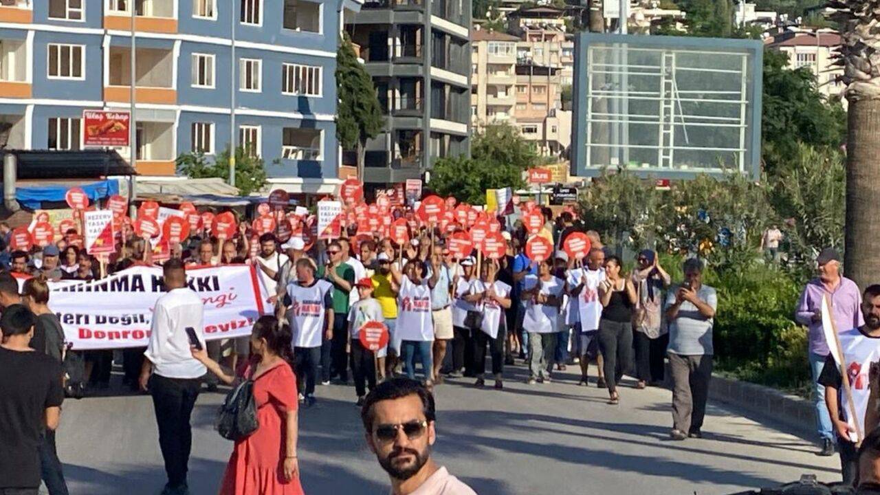 Depremzedeler, verdiği sözleri tutmayan iktidara seslendi: Müşteri değiliz!