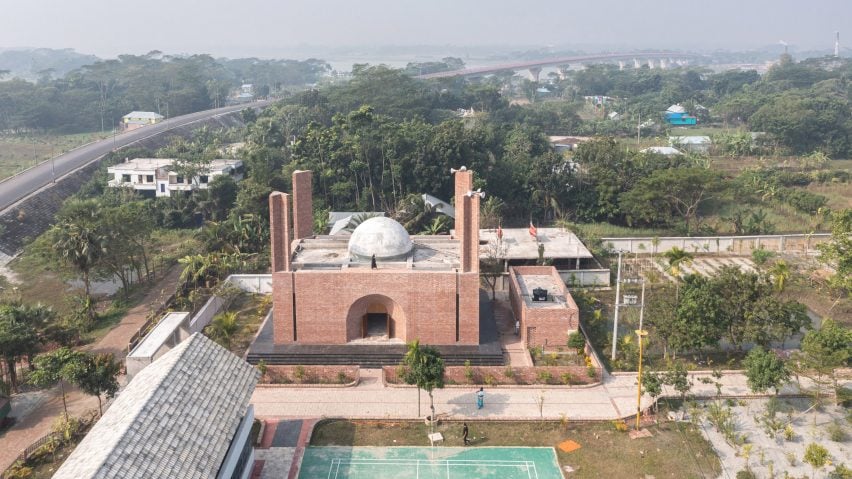 Bangladeş’te Bait Ur Raiyan Camii
