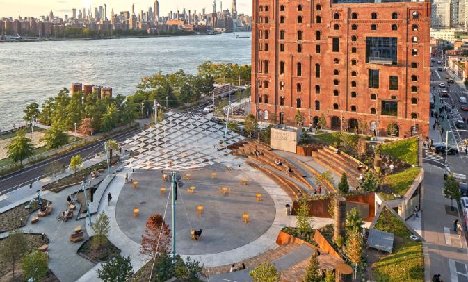 Domino Square, Williamsburg’da açıldı