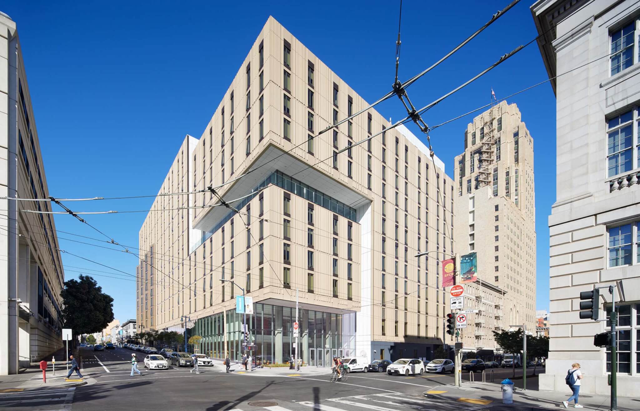 Perkins&Will, UC Law San Francisco için oluklu alüminyum paneller kullanarak öğrenci konutları tasarlıyor