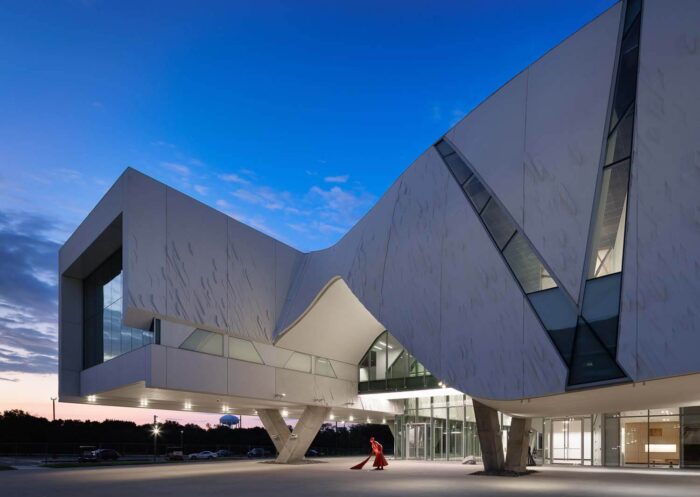 Morphosis, UT Dallas’taki Crow Asya Sanatı Müzesi için beton kaplamalı binayı tamamladı