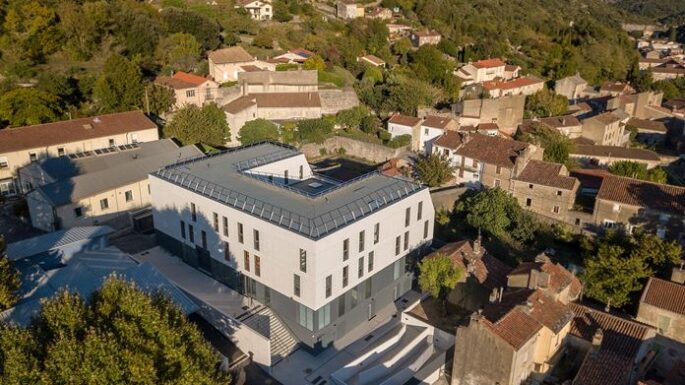 NBJ Architectes’in yeni teknik lisesi gelenek ile modernite arasında bir köprü