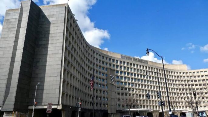 HUD çalışanları yaygın işten çıkarmalara hazırlanıyor – bu uygun fiyatlı konut ve afet yardım çalışmaları için ne anlama geliyor?