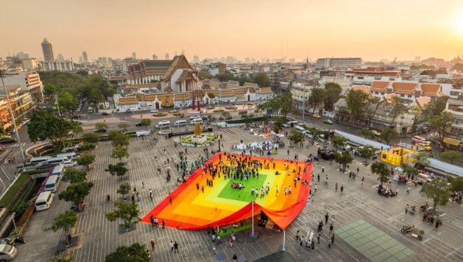 MVRDV, Bangkok’ta “860 metrekarelik infografik” işlevi gören halka açık oturma alanı oluşturuyor