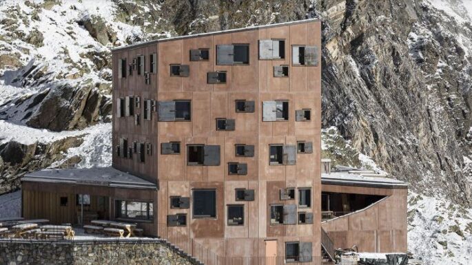 Rifugio Petrarca Stettiner kar sığınağı