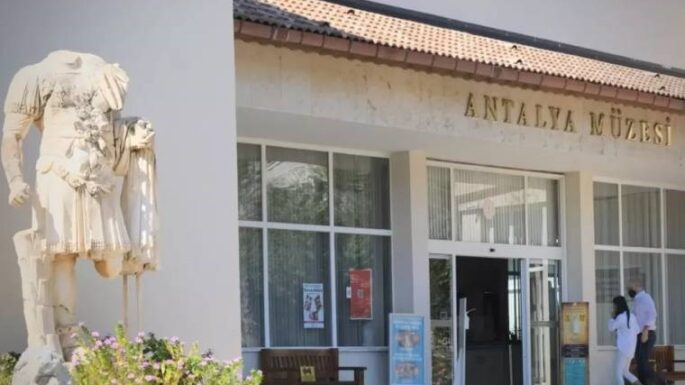 Yıkılacak müzede yandaş mimar iddiası
