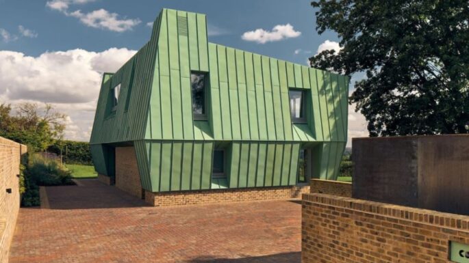 Oxford’da origami benzeri bir görünümle sıfır karbonlu ev