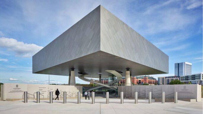 Rafael Viñoly’den Teksas’ta monolitik askeri müze…