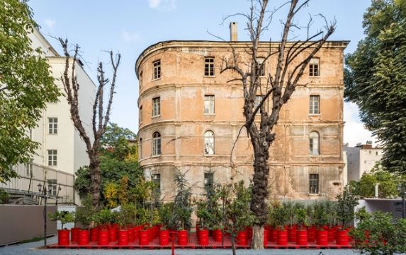 18. İstanbul Bienali’nin İlk Bölümü Açıldı: Öz-Koruma ve Gelecek Araştırılıyor