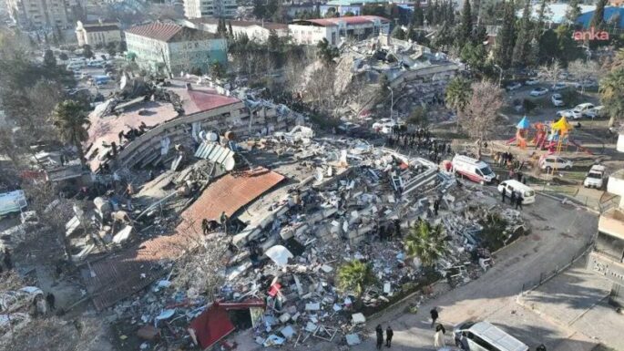 6 Şubat depremlerinde 70 kişiye mezar olmuştu: Hacı Ömer Apartmanı davasında belediye başkan yardımcısı da yargılanacak!