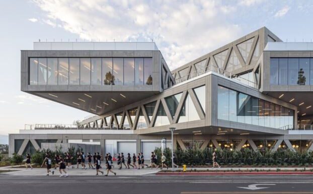 Claremont McKenna Koleji’nde hibrit çelik, beton ve ahşap bina