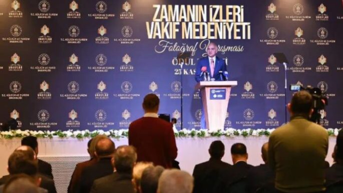 Ayasofya’da yapılan restorasyon tepkilerinden sonra açıklama yapan Bakan Ersoy’a uzmanlardan sorular geldi: ‘Bilim kurulunda neden arkeolog yok?’