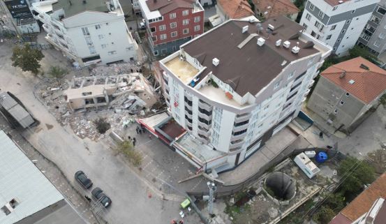 Mahalle çöktü, Bakanlıktan ‘çıt’ çıkmıyor