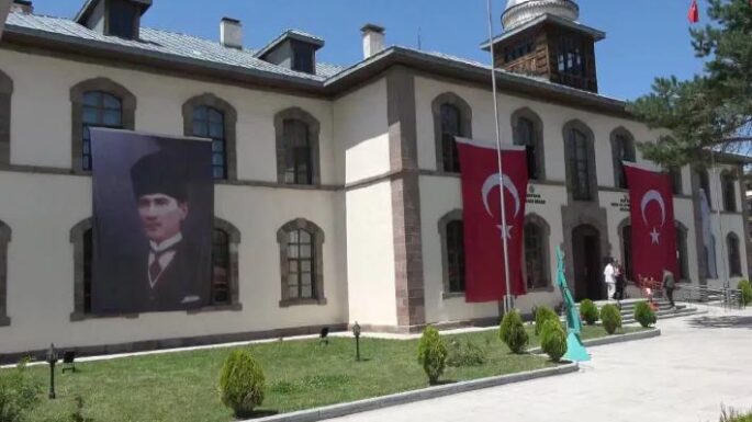 Erzurum Kongre binası yıkılma tehlikesiyle karşılaştı, tepkiler üzerine güçlendirme kararı alındı: Bina yıkılmaktan kıl payı kurtuldu