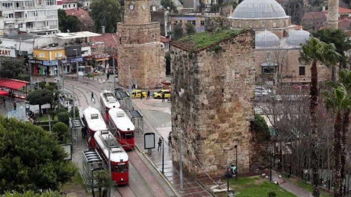 Antalya’da 2 bin yıllık burçlara tramvay tehdidi, titreşimler yıkabilir