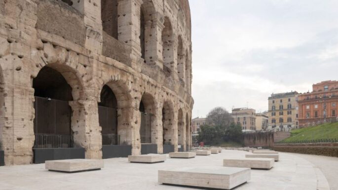 Roma Kolezyum’un yanında meydan tasarımı