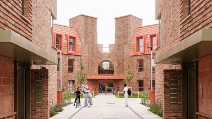 Metropolitan Workshop tarafından tasarlanan, el sanatları ve zanaat detaylarıyla süslenmiş Londra konutları