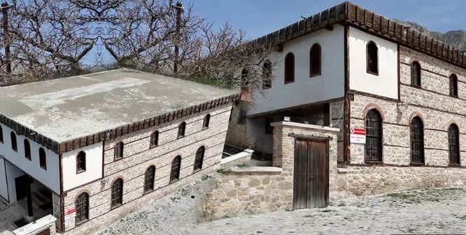 Isparta’daki 800 yıllık cami ezber bozuyor. Mimarisi dikkat çekiyor