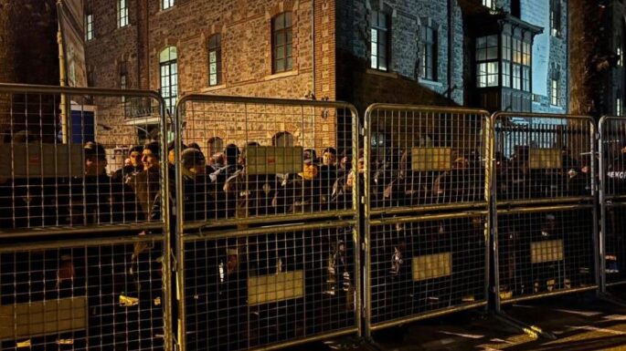 İzmir’de Meslek Fabrikası’nda abluka: Polisten biber gazlı müdahale