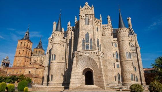 Gaudí'nin daha az bilinen gotik binaları