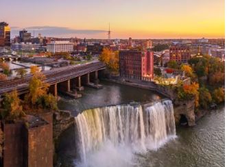 New York High Falls Nehir Kenarı Pazarı