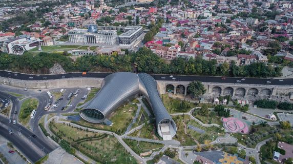 Studio Fuksas’ın Rike Park Kültür Kompleksi’nin Tiflis Belediyesi tarafından yıkımına onay verildi.