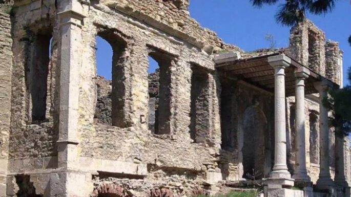 Çanakkale’de bulunan tarihi hastane çürümeye bırakıldı: Tarihin mirası sahip çıkılmayı bekliyor