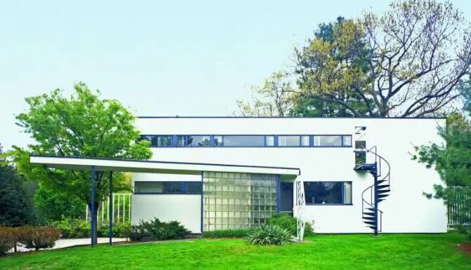 Bauhaus'un bir manifestosu vardı. Ama asla bir banyosu olmadı.