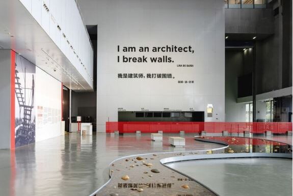 “Hayatta Kalmanın Şiirselliği”: OPEN Architecture, Lina Bo Bardi’nin Çin’deki İlk Sergisi…