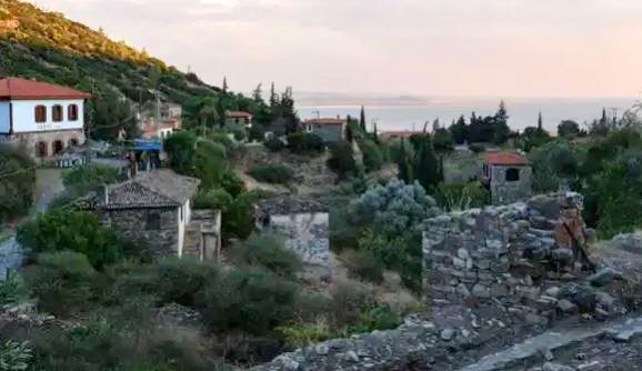 Eski Doğanbey’de Bir Avlu, Bir Anı, Bir Sanat Buluşması