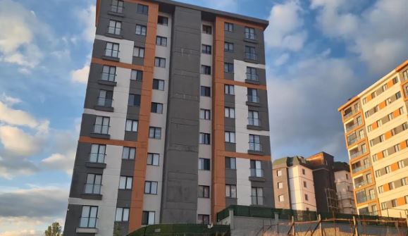 Pendik'te toprak kayması: 9 katlı apartmanın sakinleri tahliye edildi