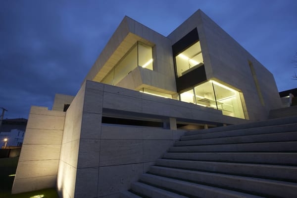 CASA EN A CORUãA DISEãADA POR EL ESTUDIO DE ARQUITECTURA A CERO
