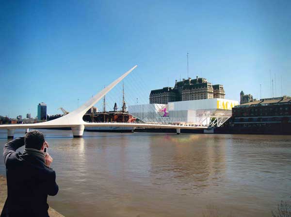 Buenos Aires’de Rio de la Plata kıyısında bir modern sanat müzesi yarışması.