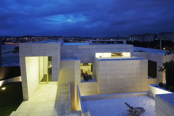 CASA EN A CORUãA DISEãADA POR EL ESTUDIO DE ARQUITECTURA A CERO