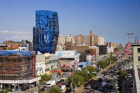Tschumi’nin Mavi Kule’si açıldı