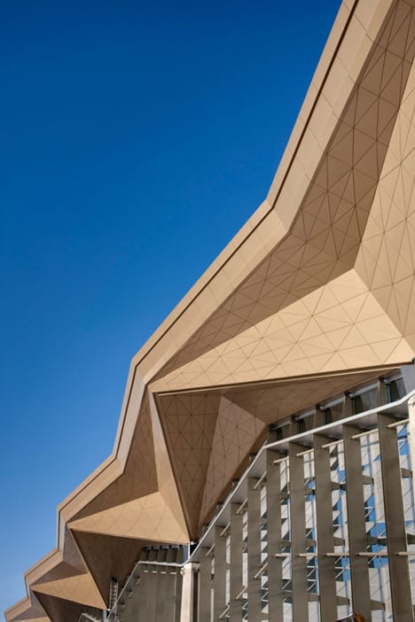 Pulkovo-International-Airport-terminal-by-Grimshaw-_dezeen_12