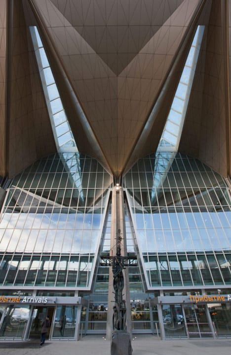 Pulkovo-International-Airport-terminal-by-Grimshaw-_dezeen_7 (1)