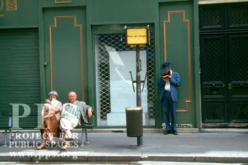 bus-stop-paris.jpg