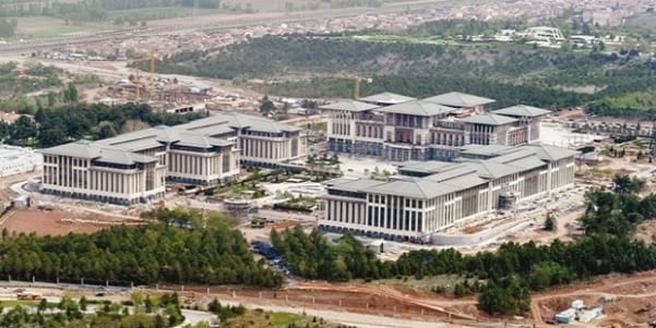 Cumhuriyetle Hesaplaşmanın Mekânsallığı Olan Kaçak Sarayda Yapılan Şehircilik Şurasına #HAYIR