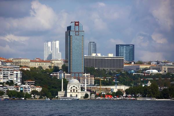 İstanbul’un Sırtındaki Hançerler