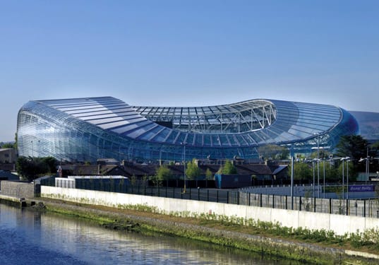 Dublin’de göz alıcı yeşil bir spor parkı