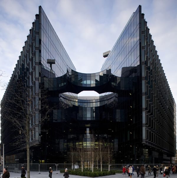 PwC, Londra kalabalığına karşı yükseldi