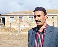 Devlet lojmanında kalan depremzede aileler verilen cezayı ödeyemeyince perişan oldu