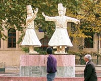 Kütahyalılar semazen heykellerini orantısız buldu
