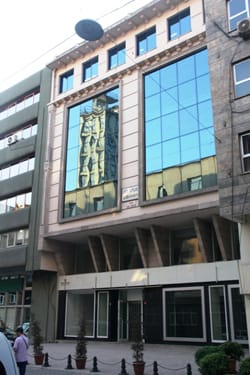 TEZKOOP İŞ, Mimarlar Odası Önünde Basın Açıklaması Yapıyor (11 Mart 2010 Perşembe)
