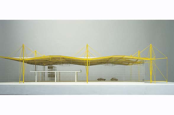 Renault için bir dağıtım merkezi Norman Foster