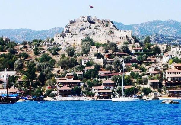 Restore edilen tapınağa bir de minare yaptılar!