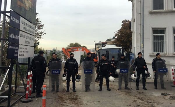 Bu ikinci: Roma Parkı’nda belediyenin izinsiz kazısını yurttaşlar durdurdu!